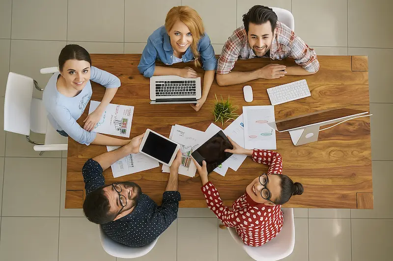 equipo de trabajo en oficina de Digital-Next-Grow